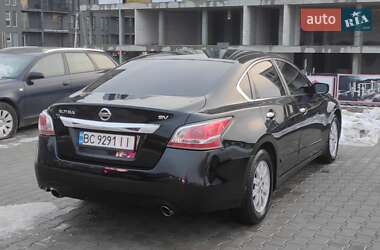 Седан Nissan Altima 2014 в Львове