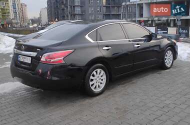 Седан Nissan Altima 2014 в Львове