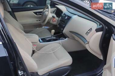 Седан Nissan Altima 2014 в Львове