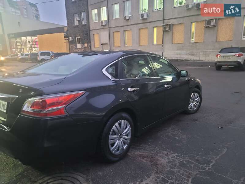 Седан Nissan Altima 2015 в Харкові