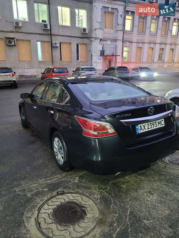 Седан Nissan Altima 2015 в Харкові