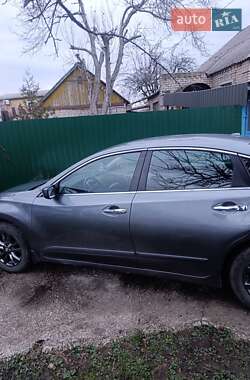 Седан Nissan Altima 2015 в 