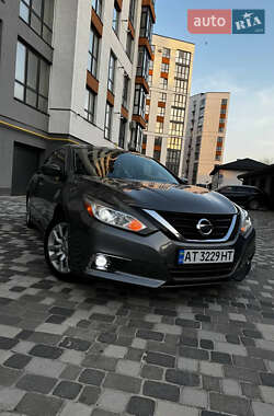 Седан Nissan Altima 2016 в 