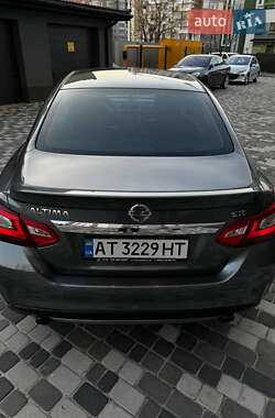 Седан Nissan Altima 2016 в 
