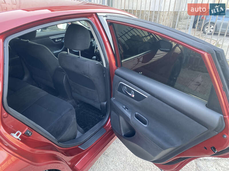 Седан Nissan Altima 2014 в Львові