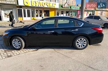 Седан Nissan Altima 2015 в 