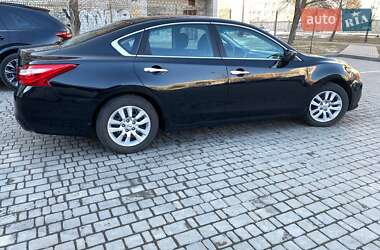 Седан Nissan Altima 2015 в 