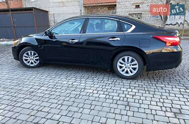 Седан Nissan Altima 2015 в 
