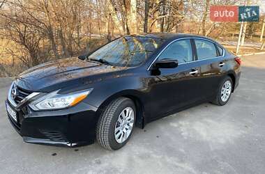 Седан Nissan Altima 2015 в 
