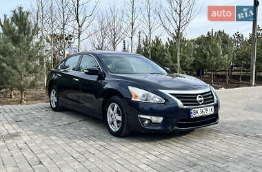 Седан Nissan Altima 2015 в Києві