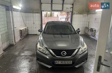 Седан Nissan Altima 2016 в Ивано-Франковске