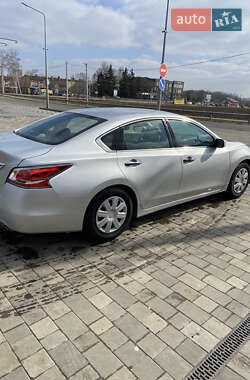 Седан Nissan Altima 2014 в 