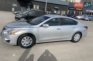 Седан Nissan Altima 2014 в 