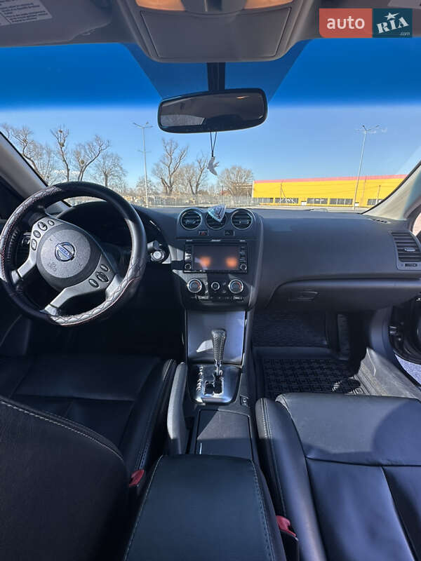 Купе Nissan Altima 2013 в Чернівцях