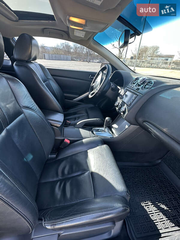 Купе Nissan Altima 2013 в Чернівцях