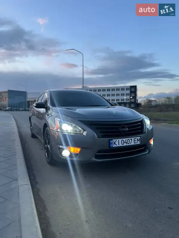 Седан Nissan Altima 2014 в 