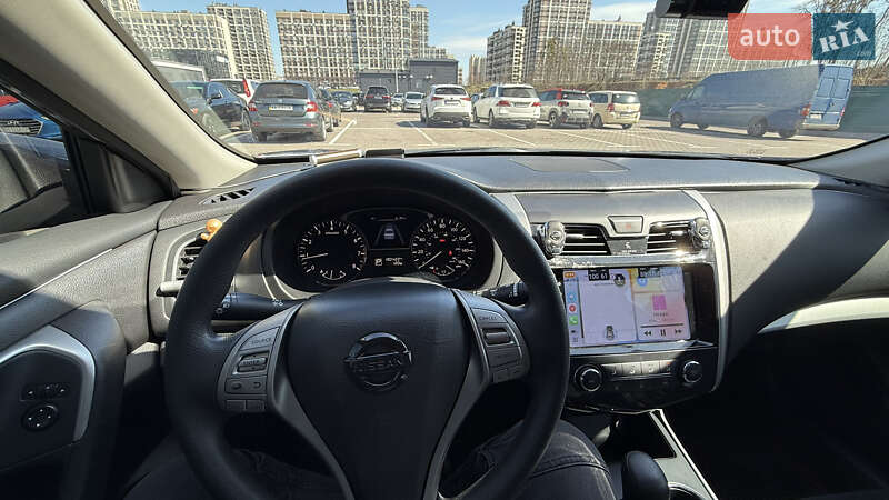 Седан Nissan Altima 2015 в Киеве