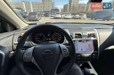 Седан Nissan Altima 2015 в 