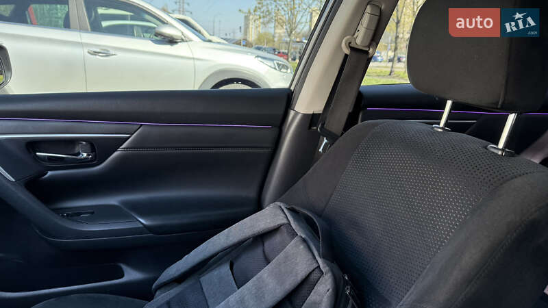 Седан Nissan Altima 2015 в Киеве