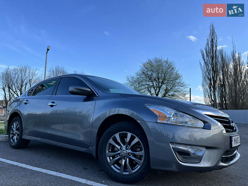 Седан Nissan Altima 2015 в Киеве