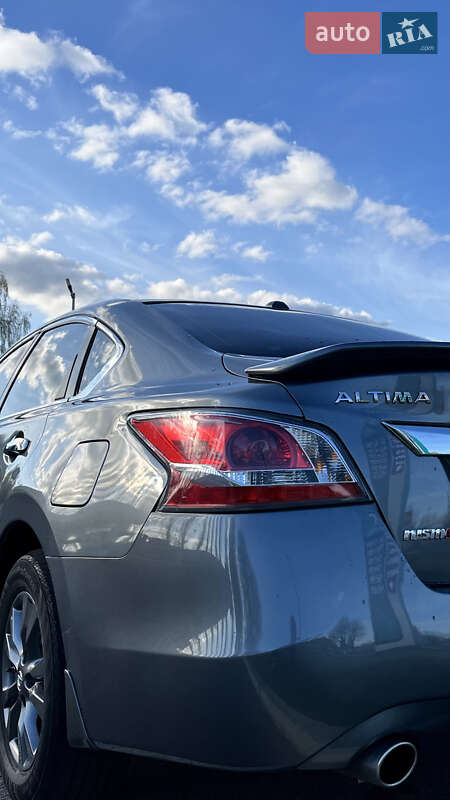 Седан Nissan Altima 2015 в Киеве