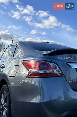 Седан Nissan Altima 2015 в 