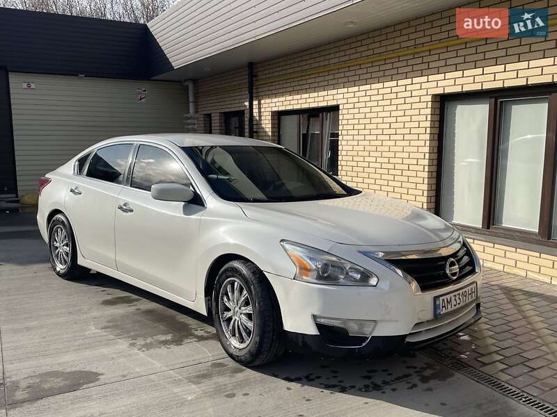 Седан Nissan Altima 2012 в 
