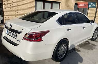 Седан Nissan Altima 2012 в 