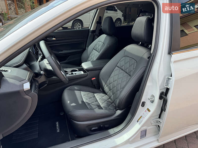 Седан Nissan Altima 2024 в Мукачево