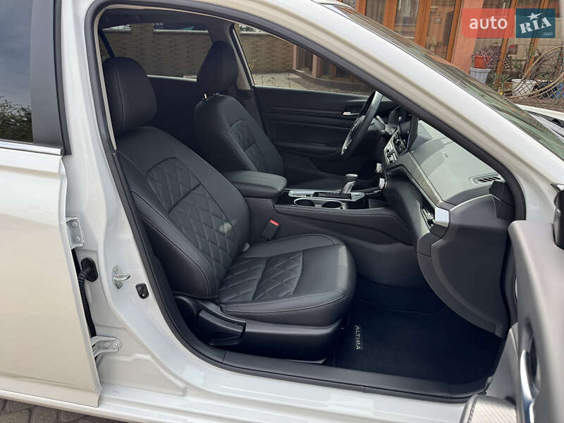 Седан Nissan Altima 2024 в Мукачево