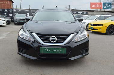 Седан Nissan Altima 2015 в 