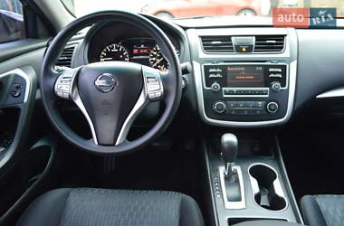 Седан Nissan Altima 2015 в 
