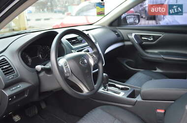 Седан Nissan Altima 2015 в 