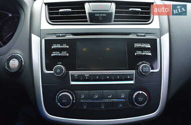 Седан Nissan Altima 2015 в 