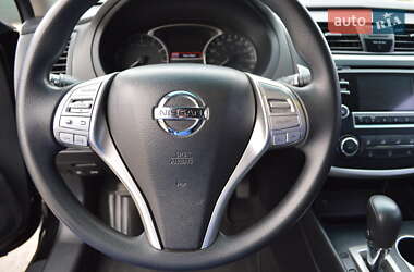 Седан Nissan Altima 2015 в 