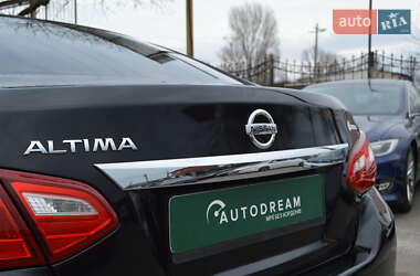 Седан Nissan Altima 2015 в 