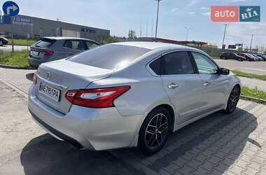 Седан Nissan Altima 2016 в 