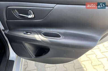 Седан Nissan Altima 2016 в 