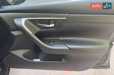Седан Nissan Altima 2015 в 