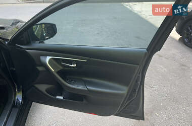 Седан Nissan Altima 2015 в 