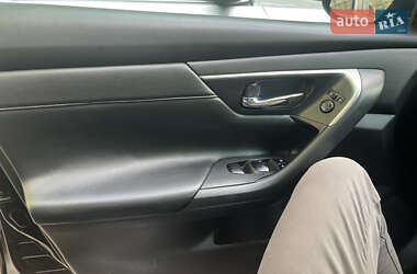 Седан Nissan Altima 2015 в 