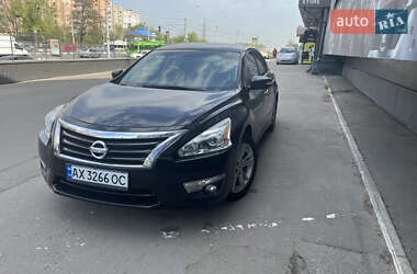 Седан Nissan Altima 2015 в 
