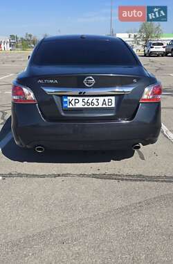 Седан Nissan Altima 2015 в 