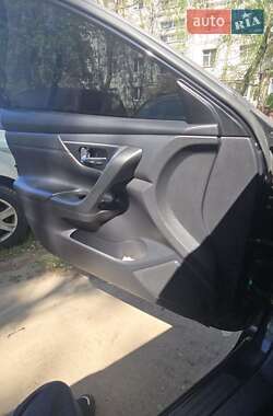 Седан Nissan Altima 2015 в 