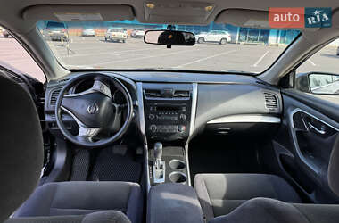 Седан Nissan Altima 2012 в 