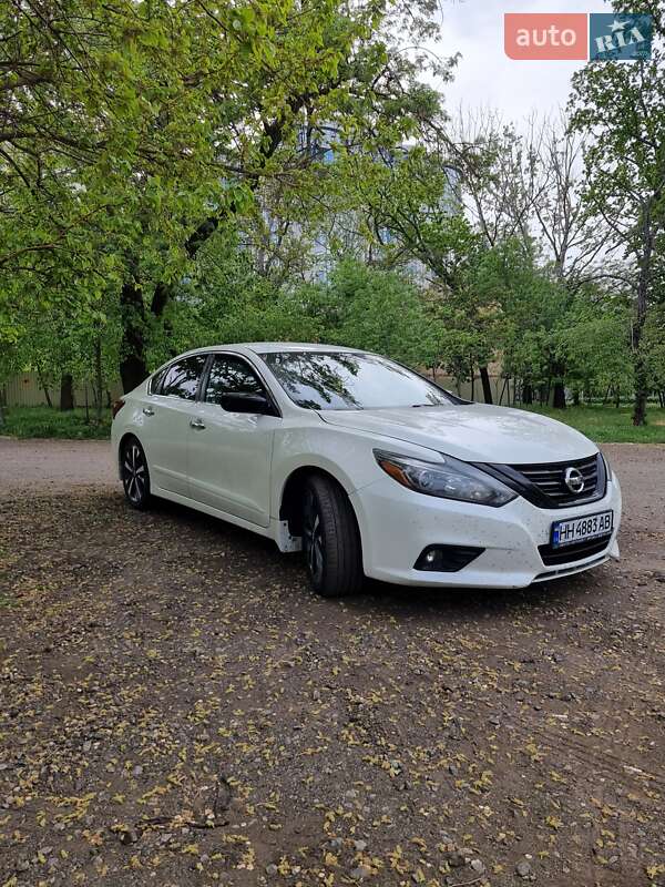 Седан Nissan Altima 2016 в Одессе