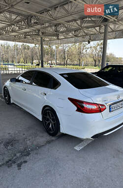 Седан Nissan Altima 2016 в 