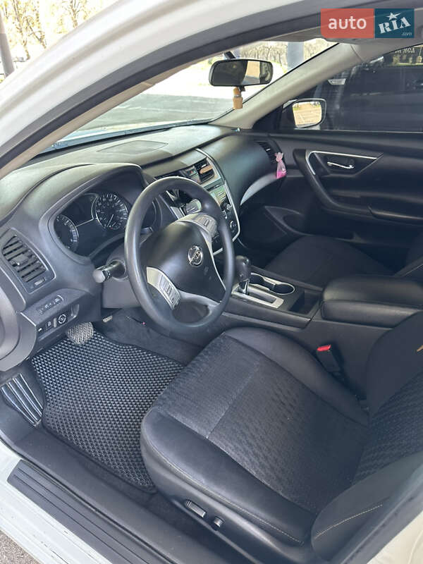 Седан Nissan Altima 2016 в Києві