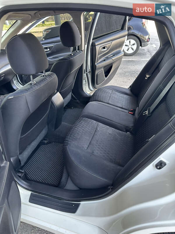 Седан Nissan Altima 2016 в Києві