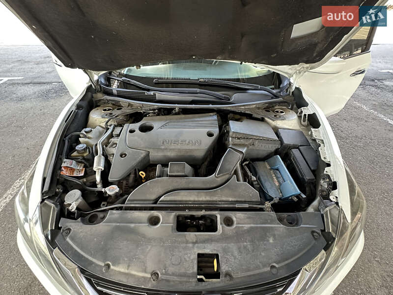 Седан Nissan Altima 2016 в Києві
